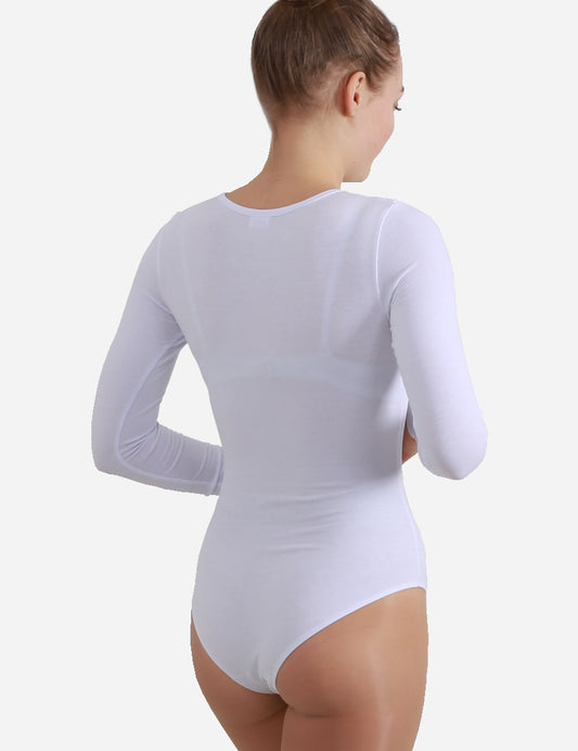 Minimalistinė elegancija: Triko Mažesniu Kaklu Baltos Spalvos